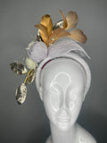 Champagner Gold Eleganz Fascinator – Elfenbein- und Metallic Race Day Kopfstück