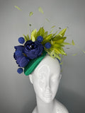 Emerald Grün & Marineblau Blau Statement-Fascinator – Das Kopfstück des mutigen Blumen Race Day