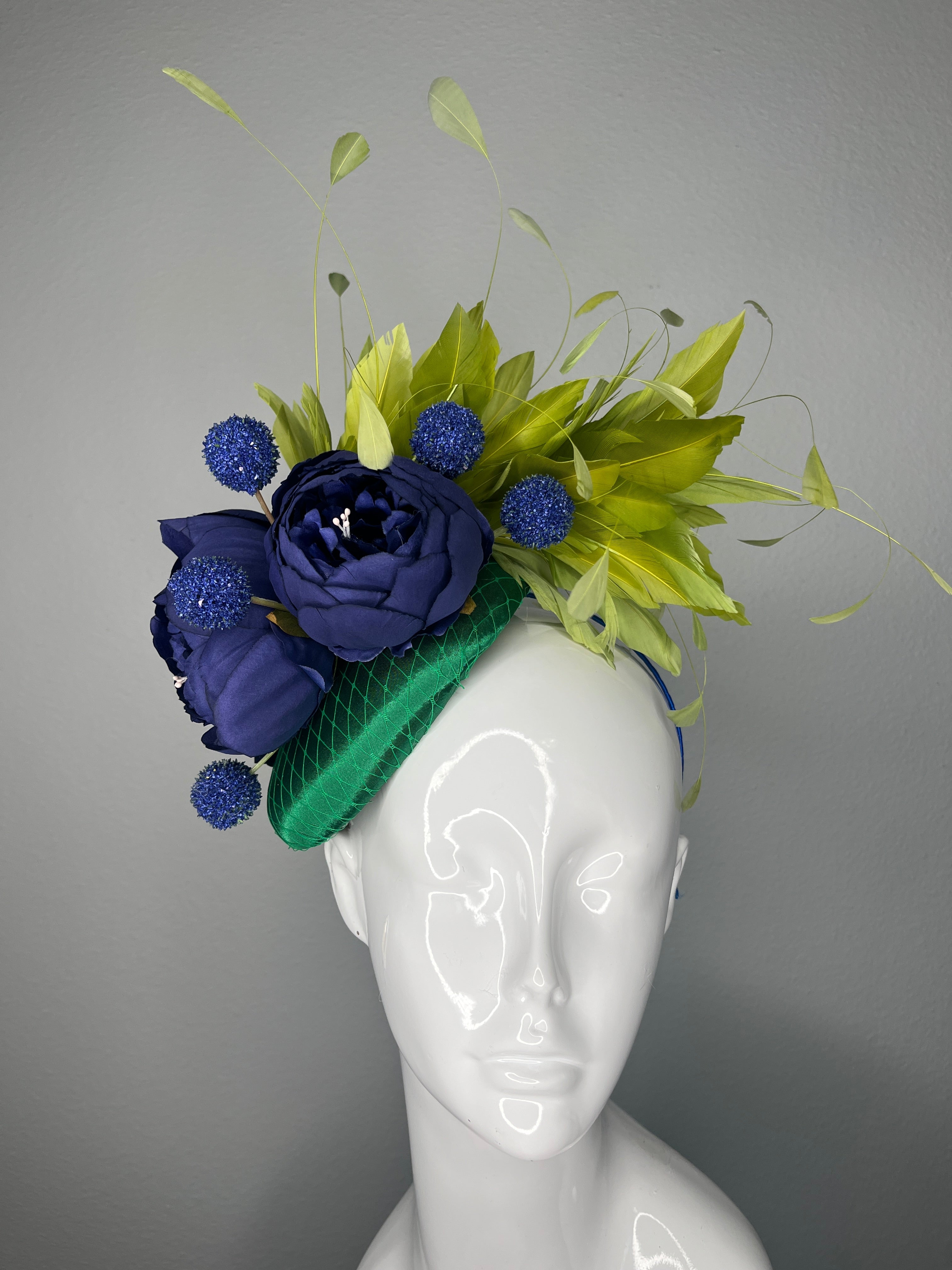Emerald Grün & Marineblau Blau Statement-Fascinator – Das Kopfstück des mutigen Blumen Race Day