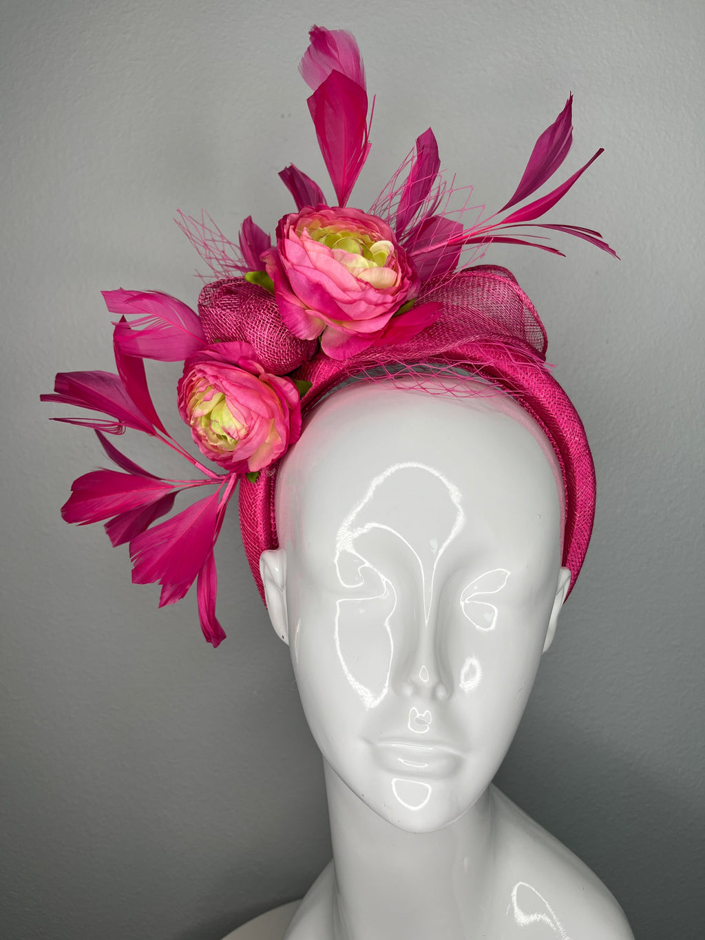 Leuchtrosa Pfingstrose Halo-Fascinator – Statement von Kentucky Derby & Oaks Haarband