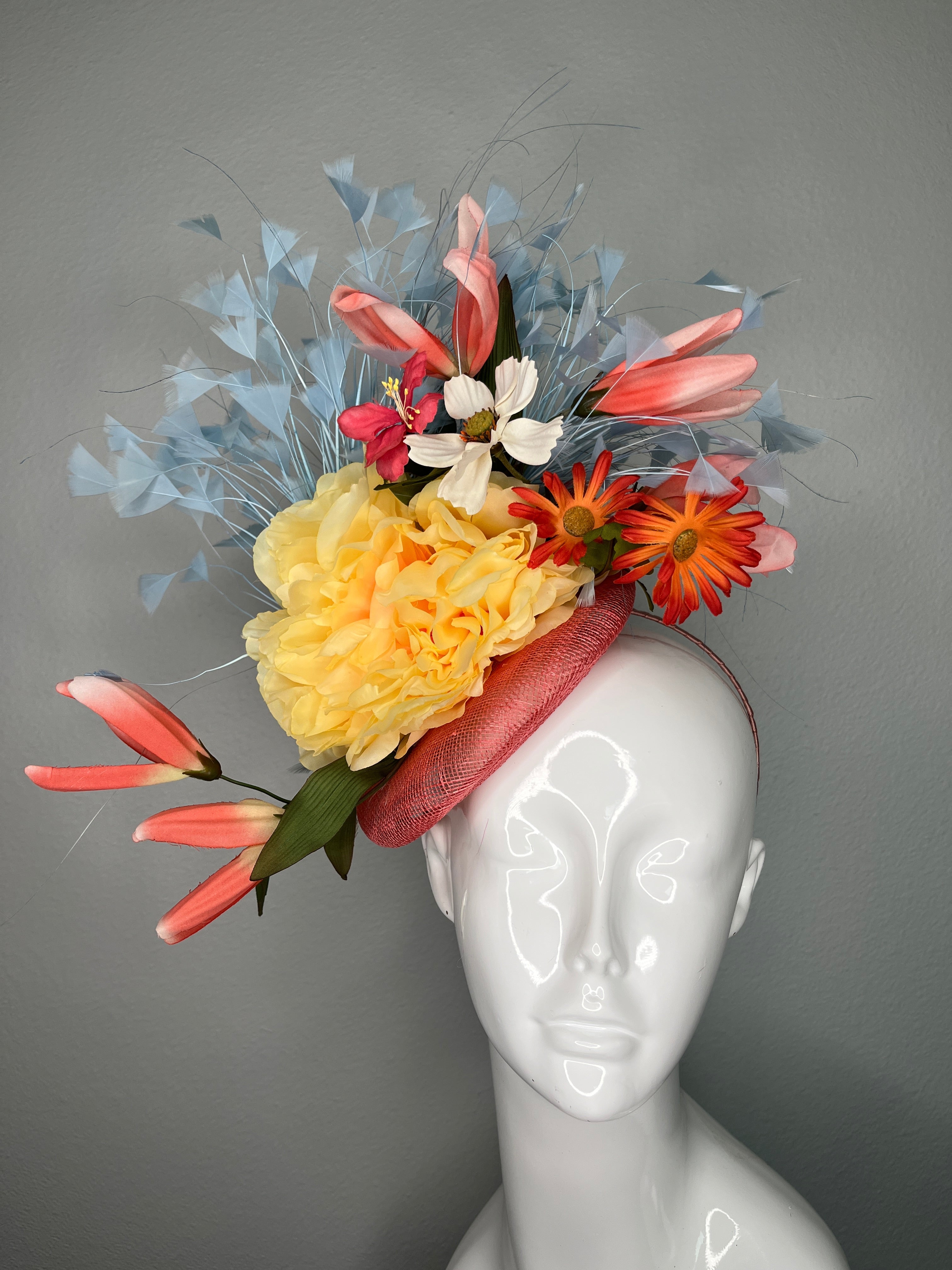 VERKAUFT - Reserviert für Sherry: Coral & Buttercream Bloom Fascinator - Spring Statement-Kopfschmuck