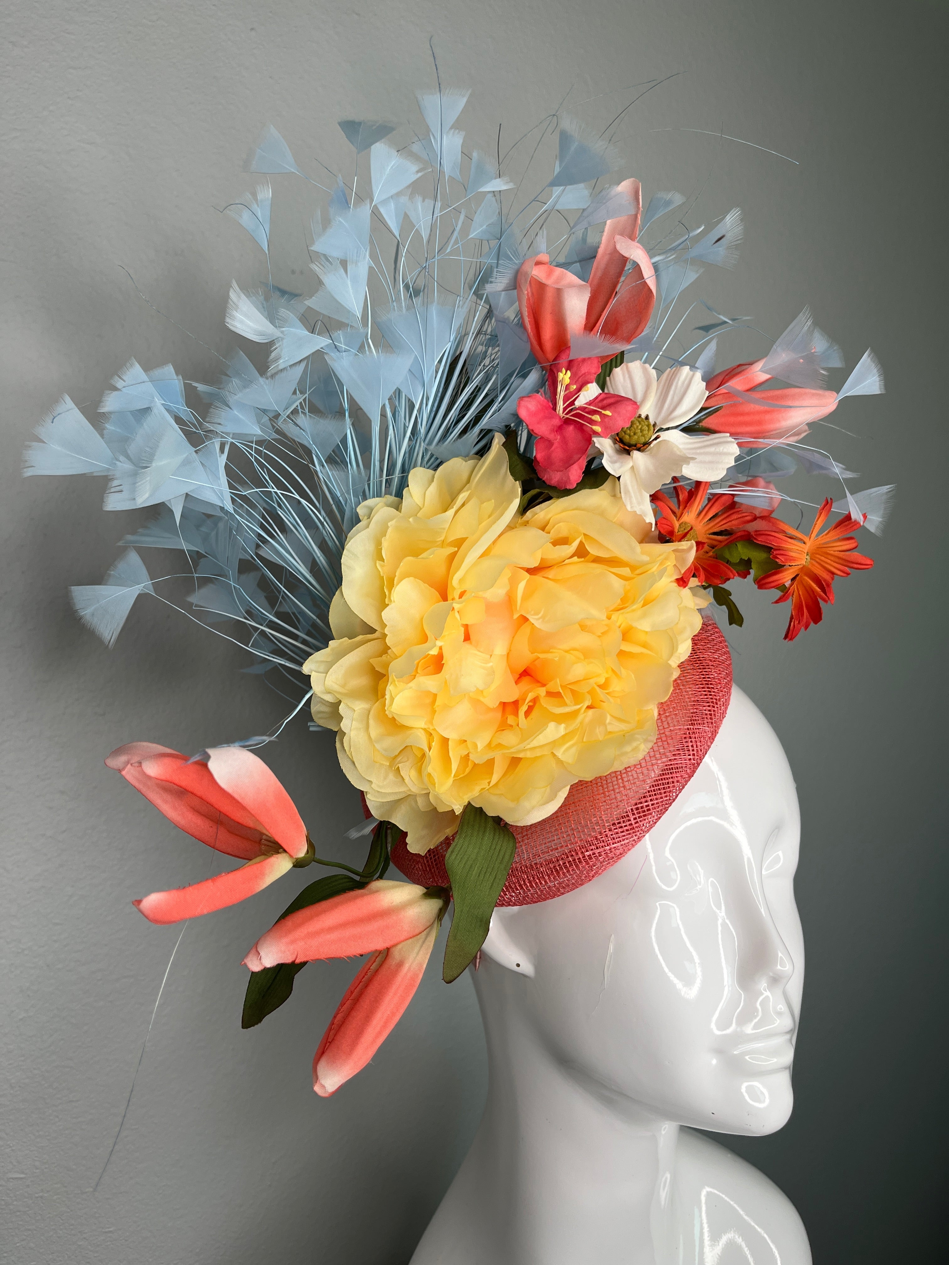 VERKAUFT - Reserviert für Sherry: Coral & Buttercream Bloom Fascinator - Spring Statement-Kopfschmuck