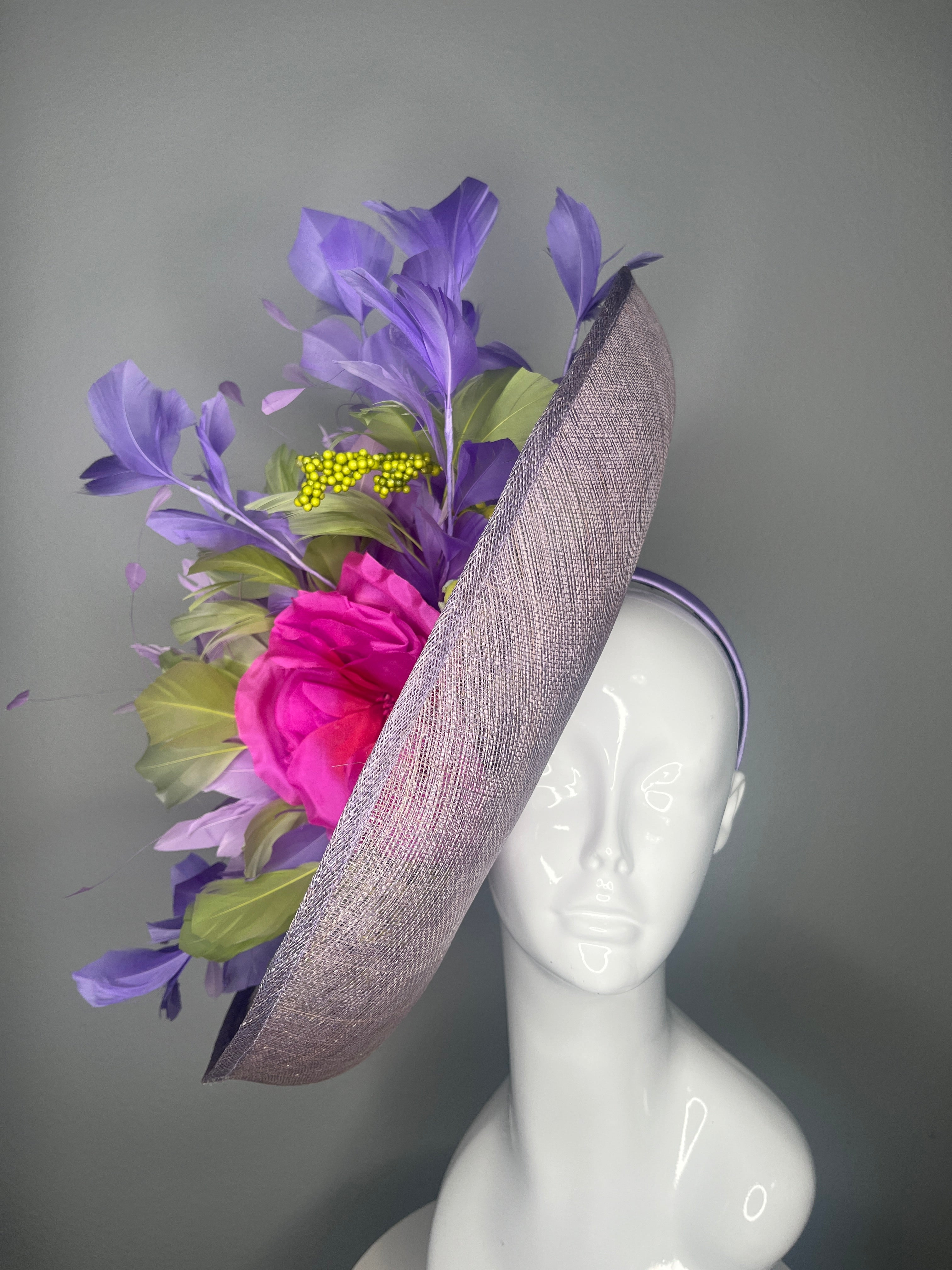 Lavendel Purple Kentucky Derby Fascinator-Hut - Gemeißeltes Sinamay-Kopfstück mit rosafarbenen Blumen & Federn für den Renntag