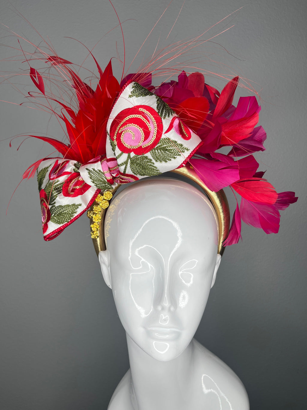 Rot and Rosa Kentucky Derby Fascinator – Blumen Bow Kopfschmuck mit Federn und Gold Haarband