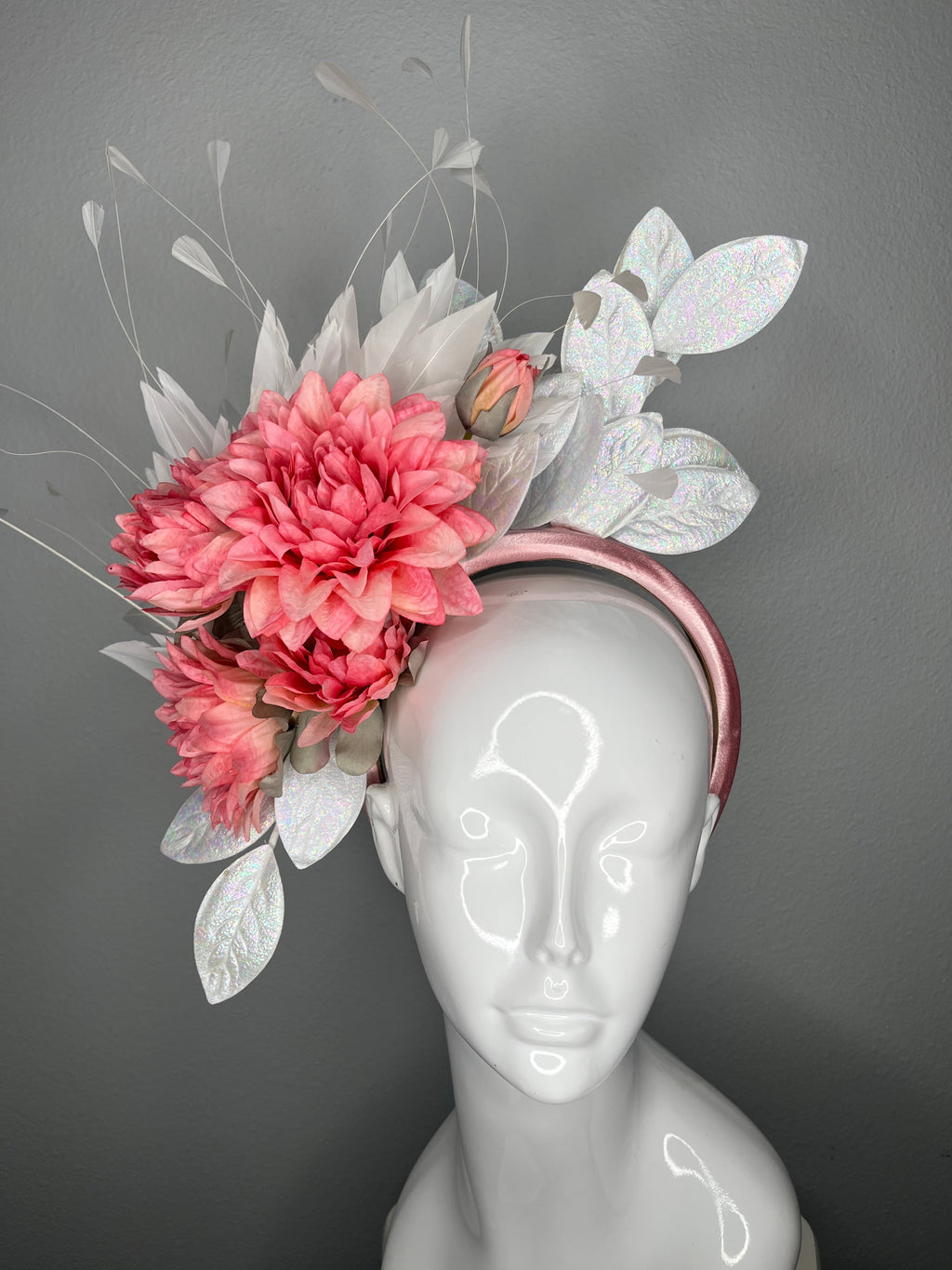 Coral Bloom Fascinator-Haarreif – Schillernd Leaf Derby-Hut, Rosa Blumen Statement-Kopfschmuck, Kentucky Derby & Hut für Hochzeitsgäste