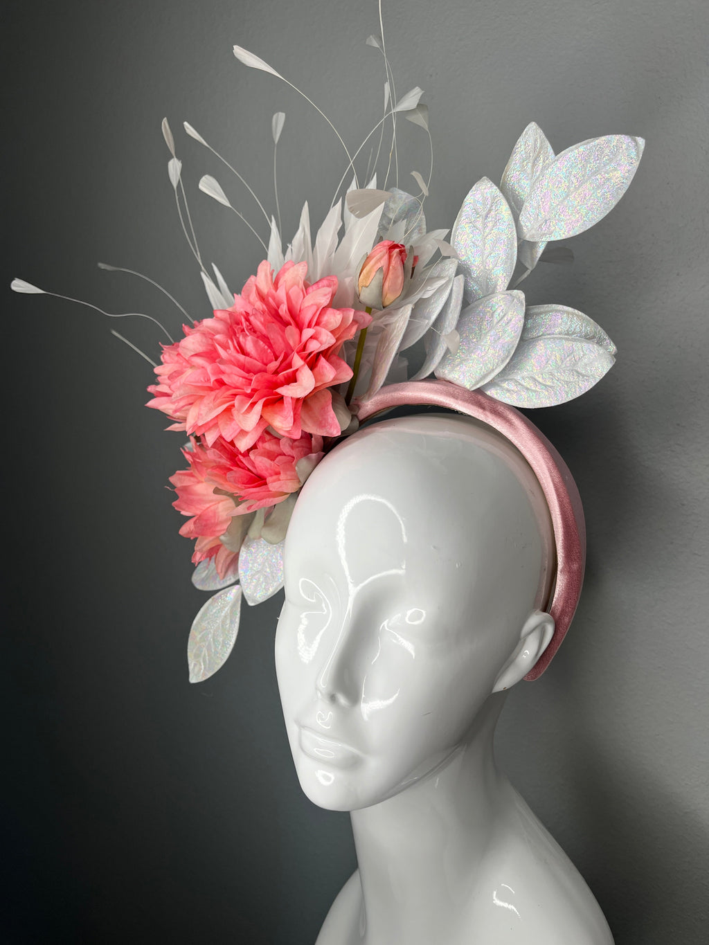 Coral Bloom Fascinator-Haarreif – Schillernd Leaf Derby-Hut, Rosa Blumen Statement-Kopfschmuck, Kentucky Derby & Hut für Hochzeitsgäste