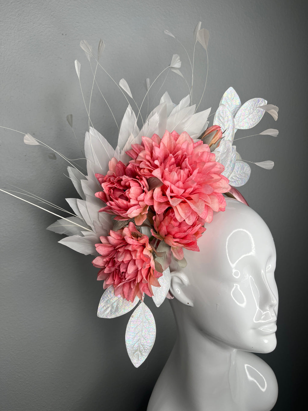 Coral Bloom Fascinator-Haarreif – Schillernd Leaf Derby-Hut, Rosa Blumen Statement-Kopfschmuck, Kentucky Derby & Hut für Hochzeitsgäste