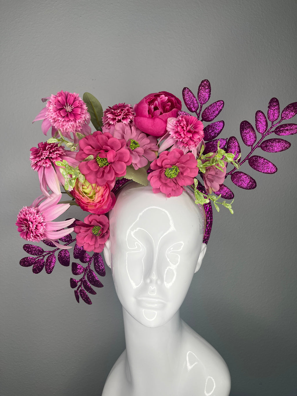 Leuchtrosa Blumen Statement Faszinator mit Glitter Leaf Akzente Kentucky Derby Kentucky Oaks