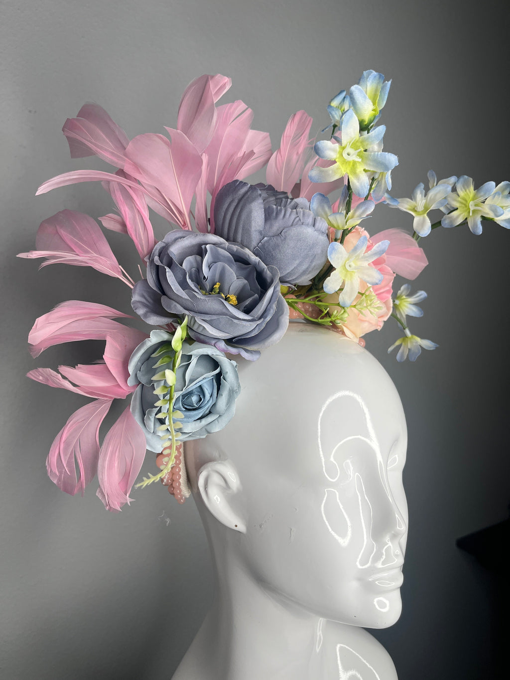 Kentucky Derby Pastel Garden Fascinator Altrosa, Powder Blau Blumen Statement Kopfstück