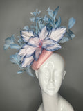 Altrosa und Sky Blau Bloom Fascinator Vintage Blumen Kentucky Derby-Hut Pastell blaue Federn Kopfstück