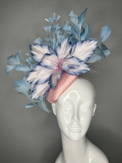 Altrosa und Sky Blau Bloom Fascinator Vintage Blumen Kentucky Derby-Hut Pastell blaue Federn Kopfstück