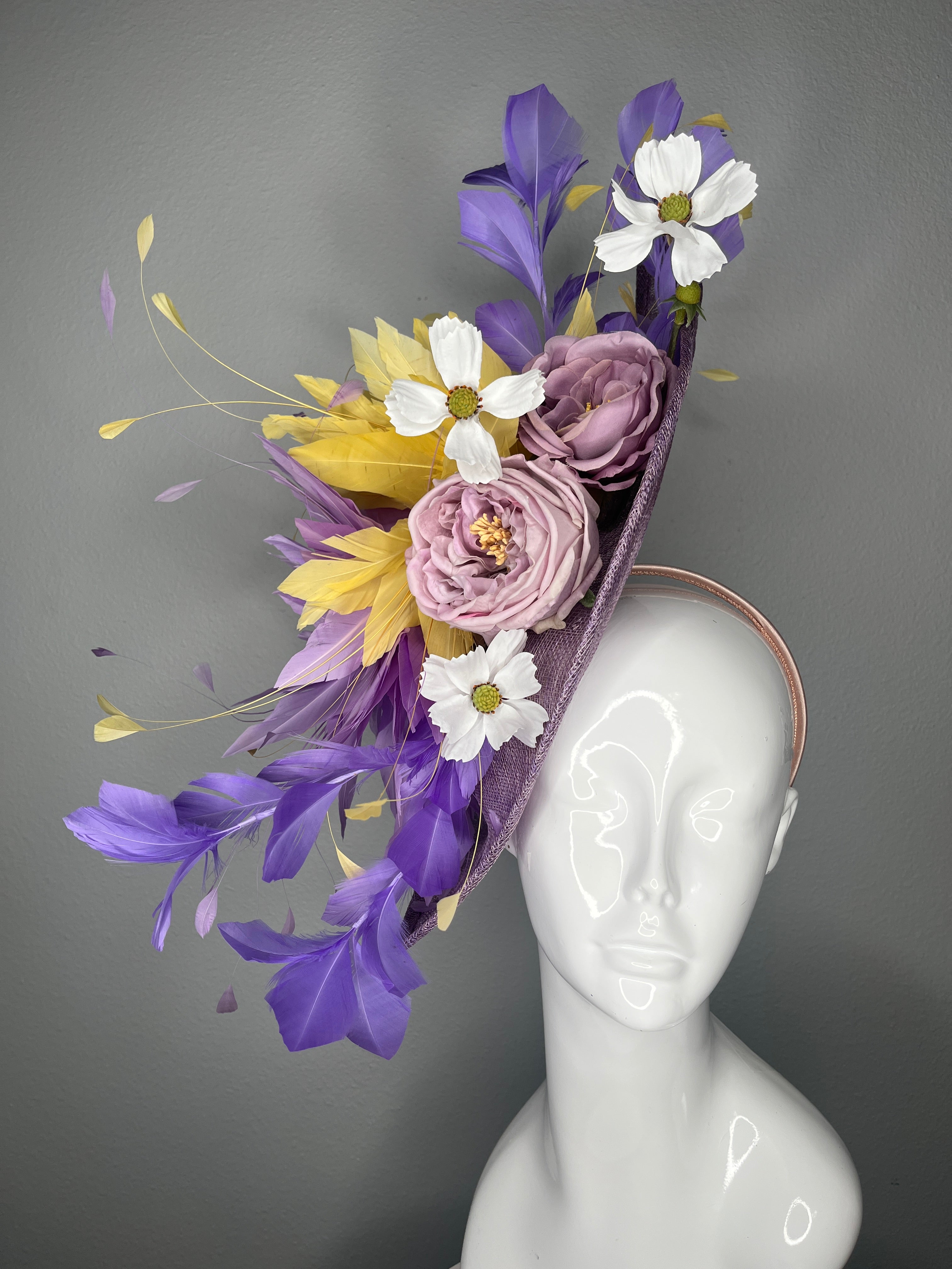 Lavendel, Butter Yellow & Weiß Blumen Statement-Fascinator | Ausgestellt an Tampas Good Day