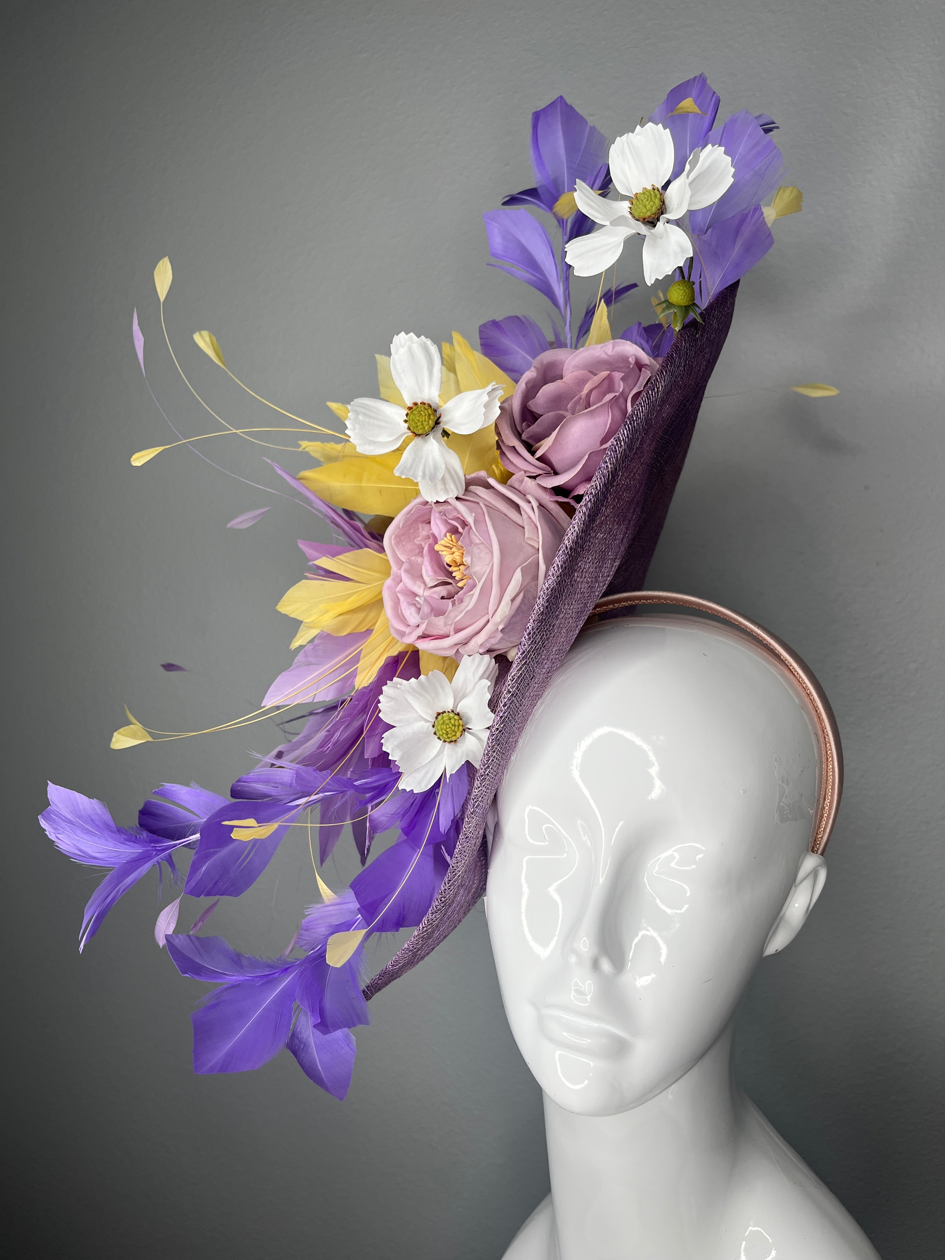 Lavendel, Butter Yellow & Weiß Blumen Statement-Fascinator | Ausgestellt an Tampas Good Day