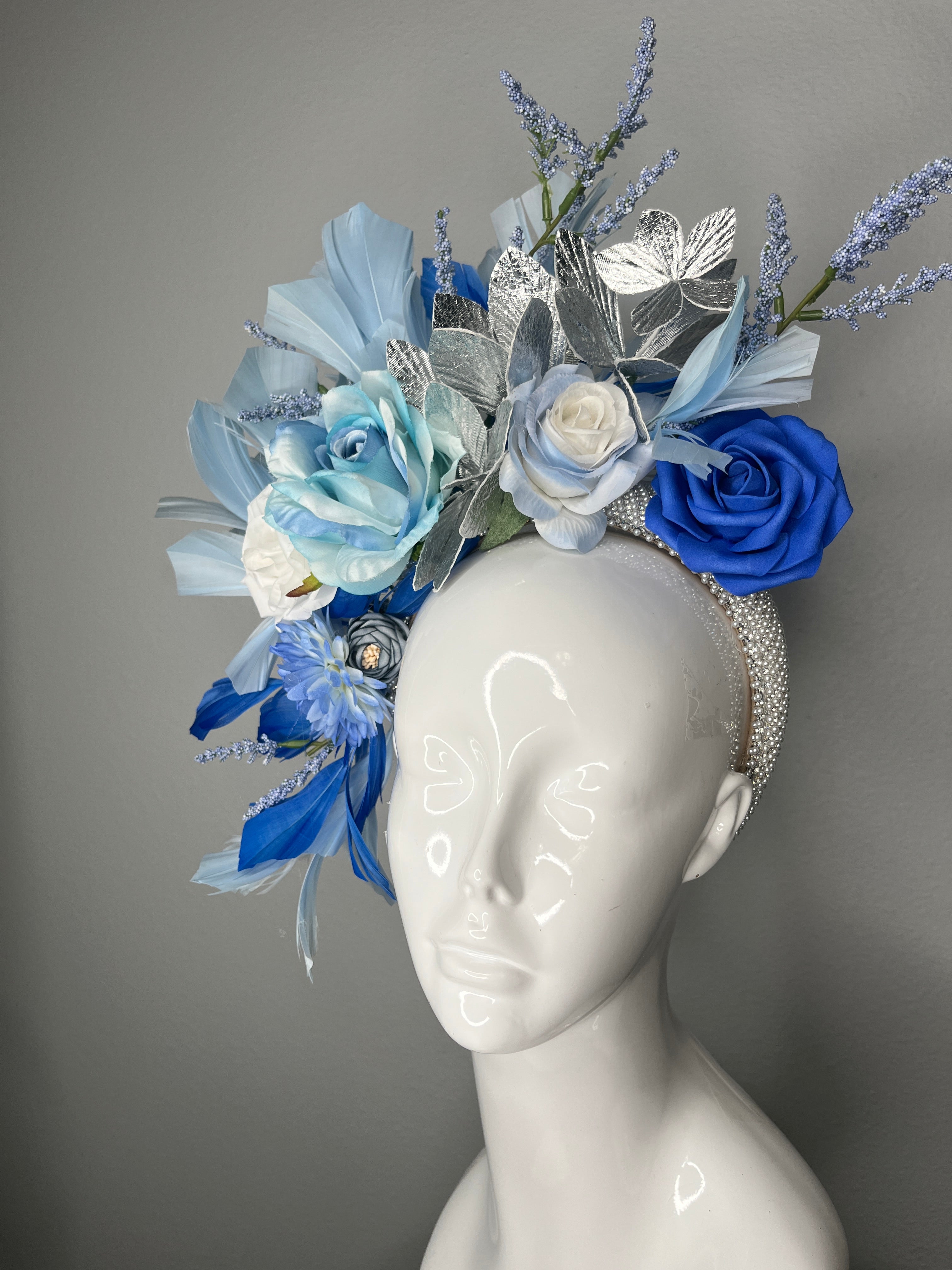 Icy Blau und Royal Sapphire Statement Faszinator mit Silberakzenten und Federverzierung Kentucky Derby